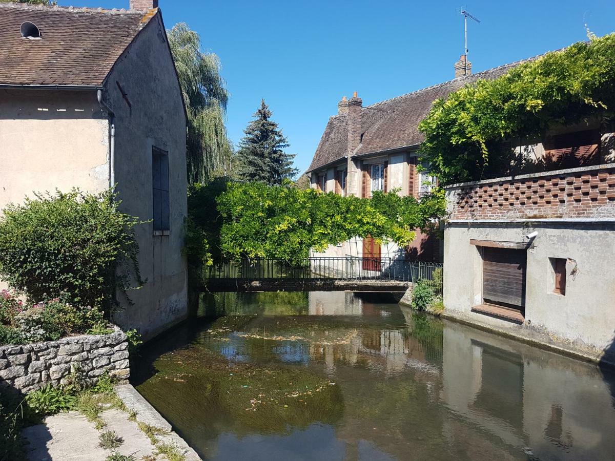 Logis Hotel Restaurant De L'Abbaye Ferrieres-en-Gatinais Luaran gambar